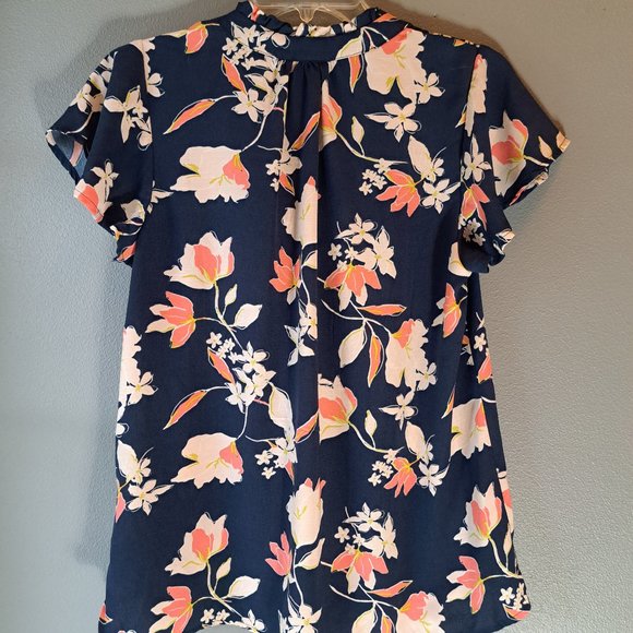 Studio B by Bobeau - Navy Peach Cream Floral Short Sleeve Top, Size Medium. - Picture 3 of 3